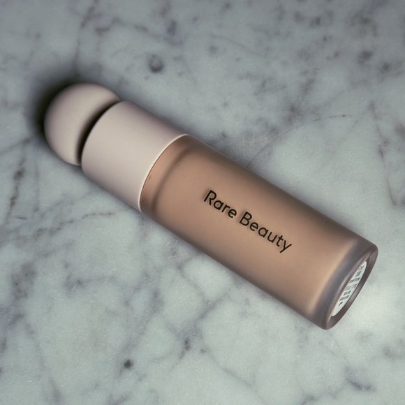 Rare Beauty Liquid Touch Brightening Concealer | 190W - Picture 2 of 4